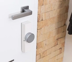Somfy dévoile à son tour Door Keeper, sa nouvelle serrure connectée